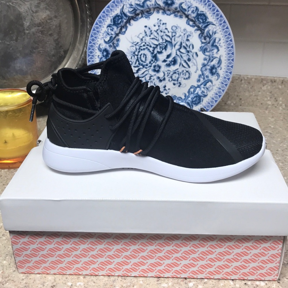 Fabletic Pismo High-Top Sneaker